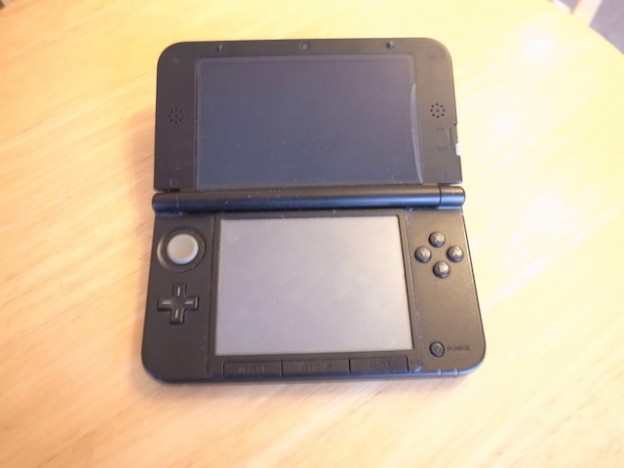 新潟県のお客様より任天堂3DSLLの郵送修理のご依頼をいただきました。