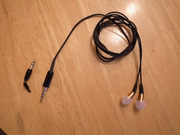 イヤホン修理/5極バランス化/各種プラグ交換　郵送修理　静岡県のお客様