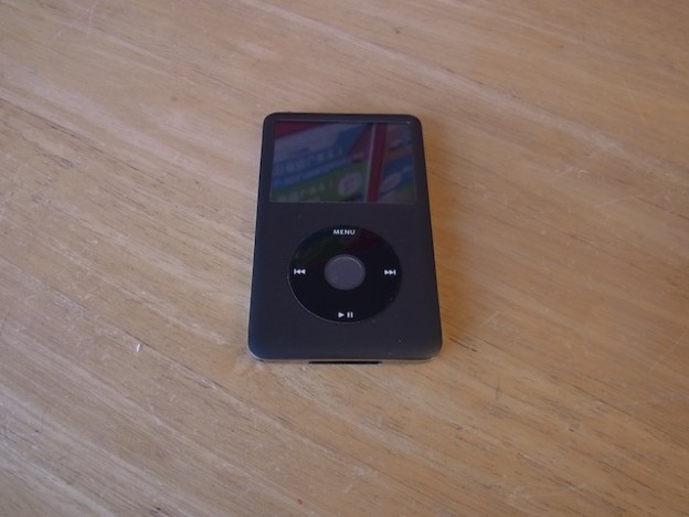 ipod classicHDD同期不良/イヤホンMMCX化/任天堂3DS修理　品川のお客様