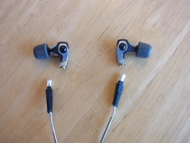 イヤホンMMCX化/ヘッドホン脱着化/ケーブル制作　大阪のお客様