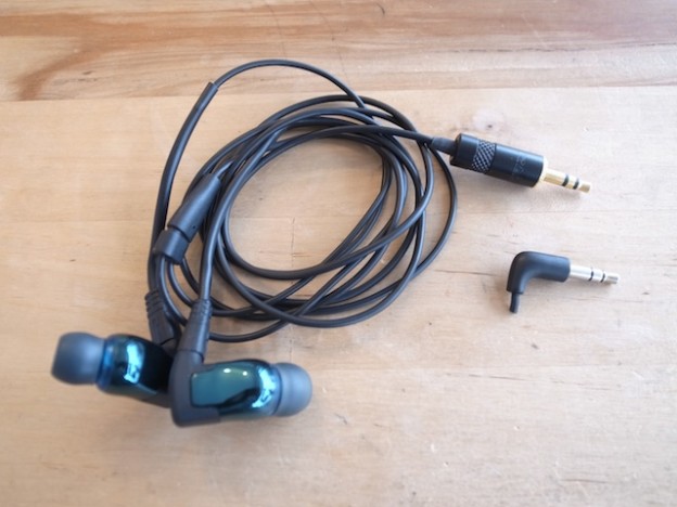 目黒のお客様よりイヤホン店頭修理のご来店がありました。