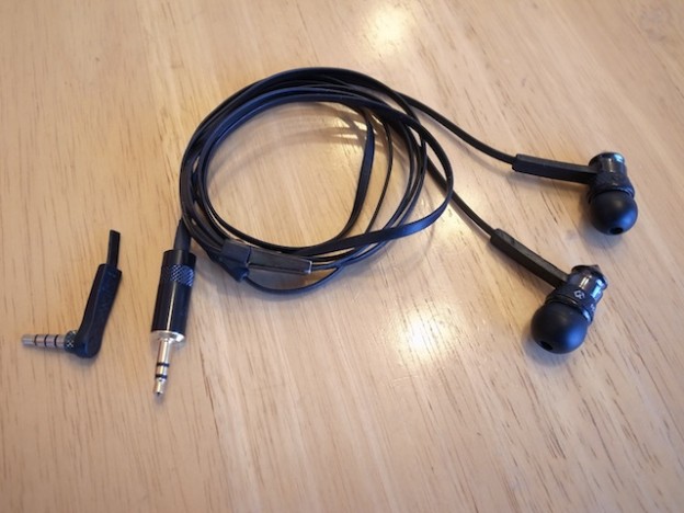 町田のお客様よりイヤホンの宅配修理がありました。