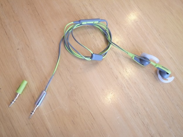 中野のお客様よりBOSEのイヤホン修理での来店がありました。