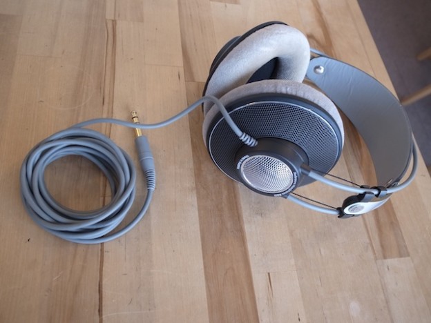 川崎のお客様からAKGのヘッドホン修理での来店がありました。