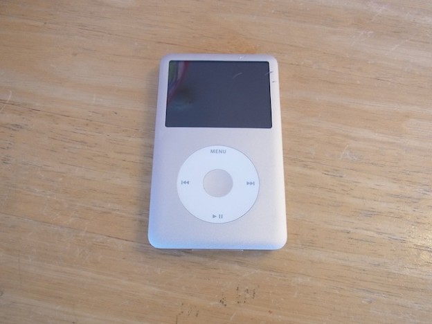 本八幡のお客様よりipod classicの店頭修理がありました。