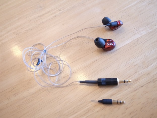 池袋のお客様よりヘッドホン/イヤホンの来店修理がありました。