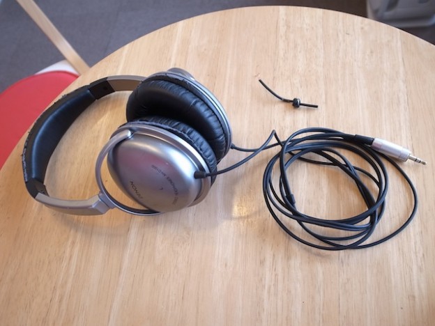 千葉のお客様よりヘッドホン/イヤホンの宅配修理がありました。