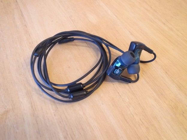 川崎のお客様よりヘッドホン/イヤホンの来店修理がありました。