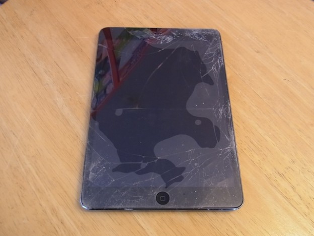 富士宮市のお客様よりipad air/ipod touch5の宅配修理がありました。