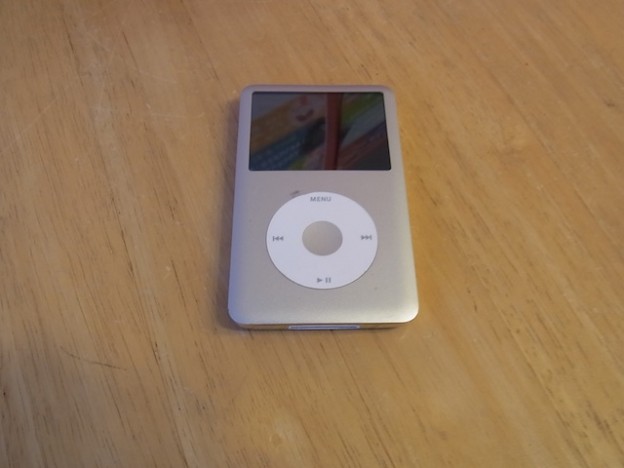 美濃加茂のお客様よりipod classic/ipod touch5の宅配修理がありました。