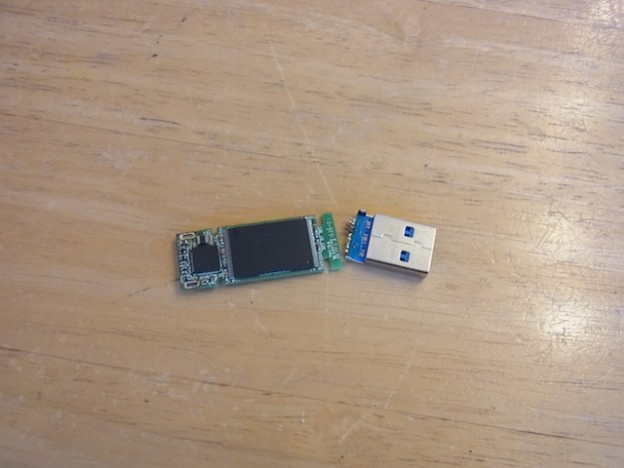 USBメモリツメ折れ　データ復旧　吉祥寺のお客様